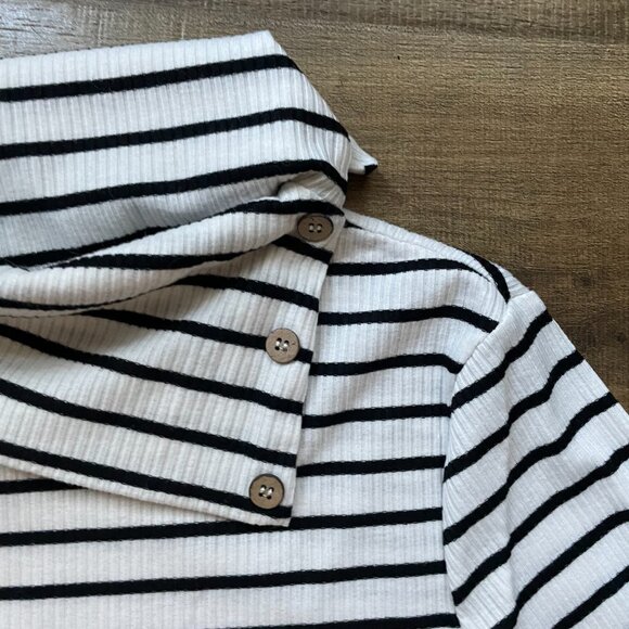 Emery Rose Striped Ribbed Knit Asymmetrical Button Pullover Top – Size Large - Picture 3 of 8